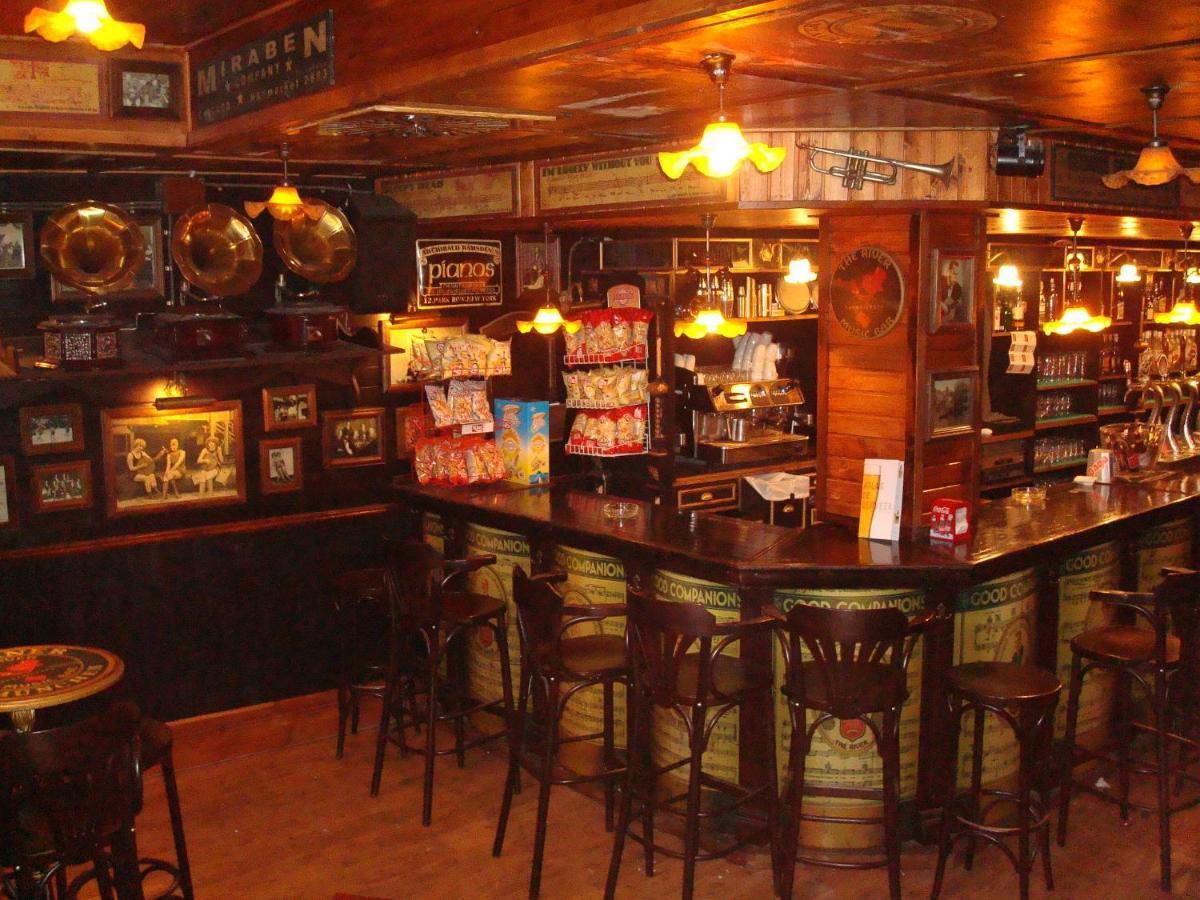 Hostal Restaurante Baraka Alagon Bagian luar foto