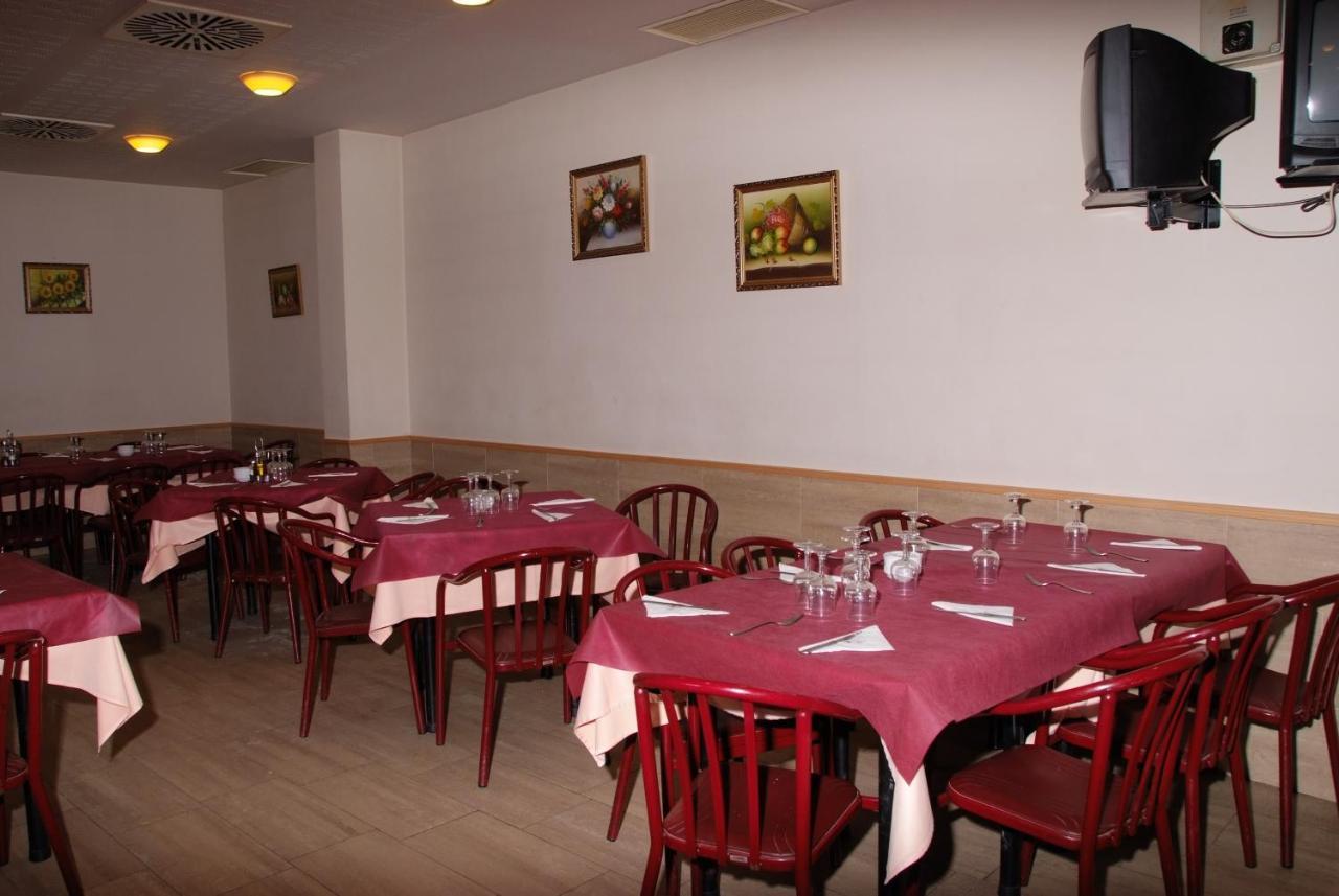 Hostal Restaurante Baraka Alagon Bagian luar foto